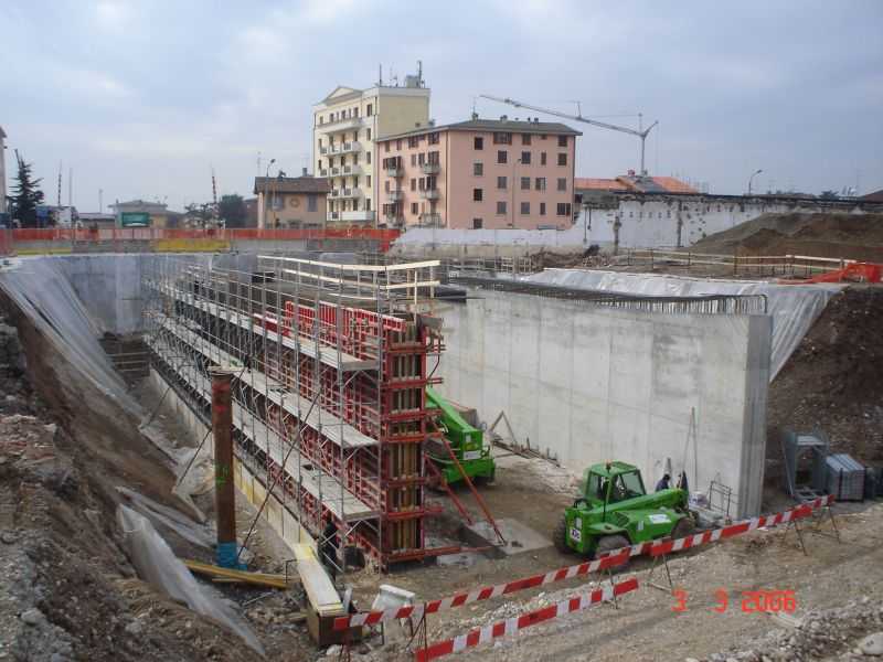 05-Sottopasso ferroviario a spinta.JPG